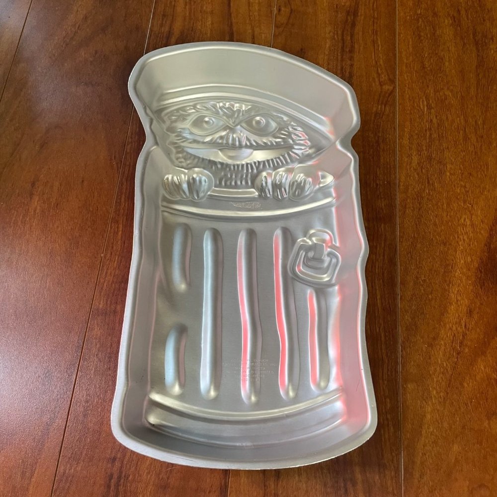 NWOT Wilton The Muppets Oscar the Grouch Cake Pan Mold